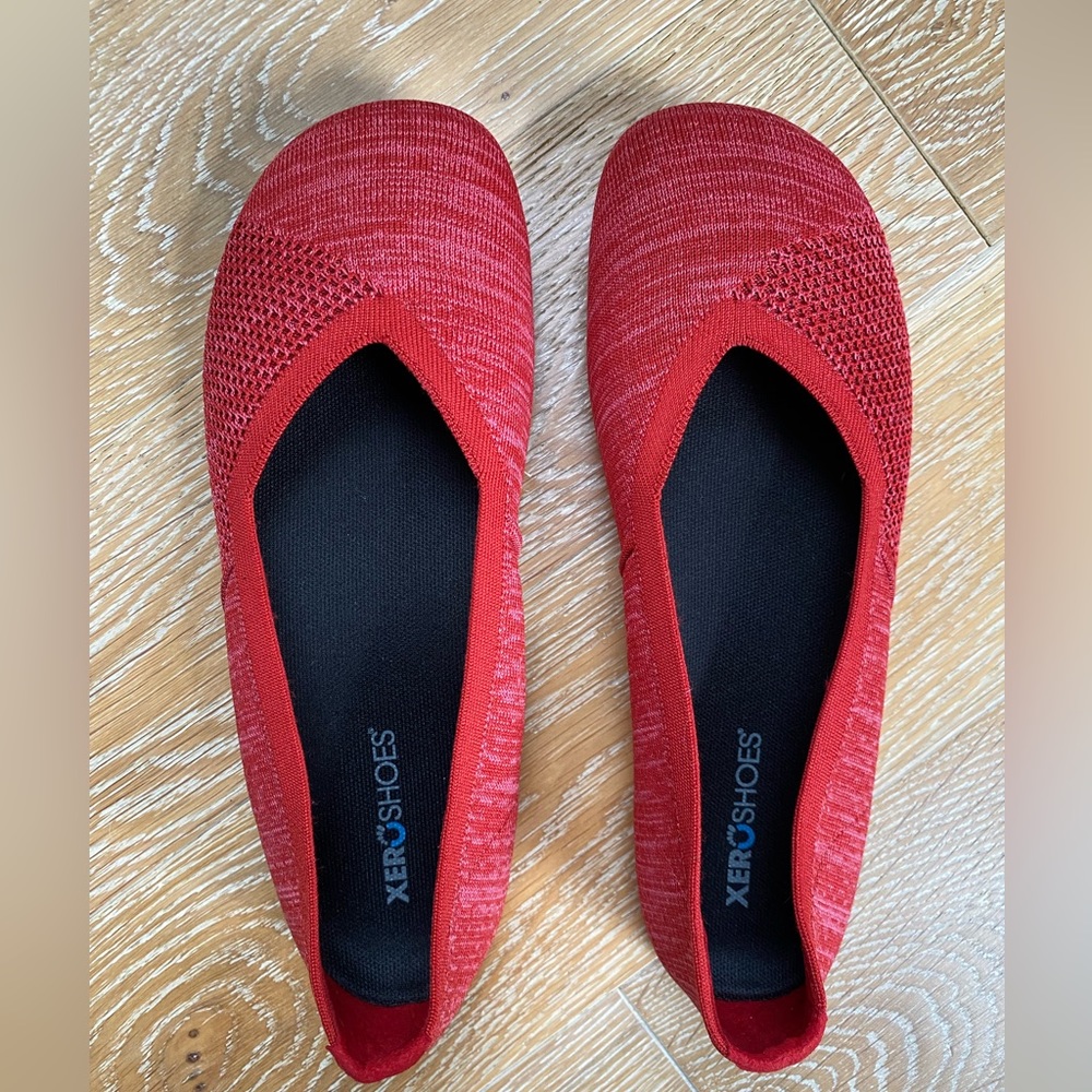 Xero Phoenix Knit Women’s Casual Flat in Red, size 10